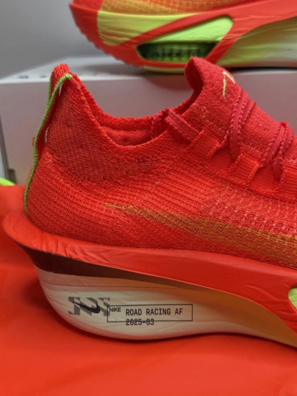 Nike Air Zoom Alphafly Next% 3 Bright Crimson FD8311-600 Women Size 8 Shoes - Picture 4 of 11